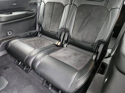 Used 2024 Jeep Grand Cherokee L Laredo image 30