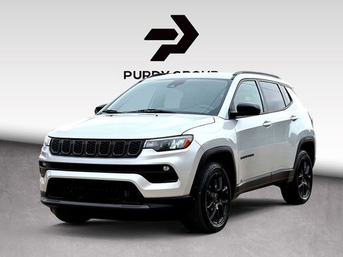 Used 2025 Jeep Compass Latitude w/ Convenience Group AWD/4WD image 4