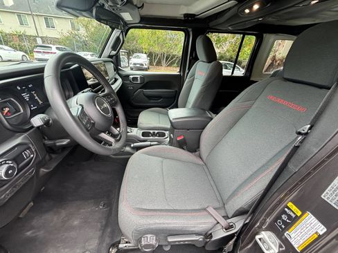Used 2025 Jeep Wrangler Unlimited Rubicon AWD/4WD image 21