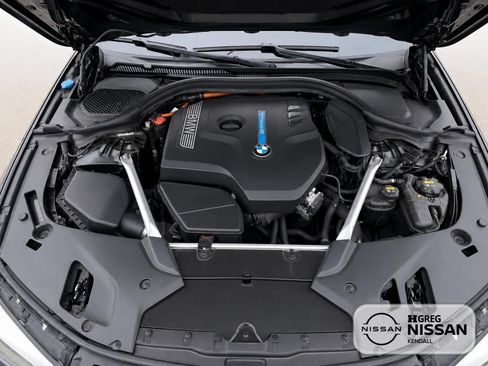 Used 2018 BMW 530e w/ Premium Package 2 RWD image 14