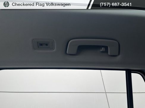 New 2025 Volkswagen Tiguan SE image 55