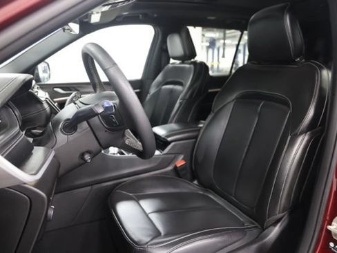 Used 2024 Jeep Grand Cherokee L Limited w/ Luxury Tech Group II AWD/4WD image 17
