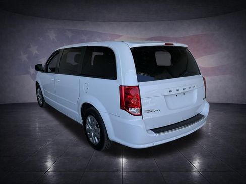 Used 2017 Dodge Grand Caravan SE image 3