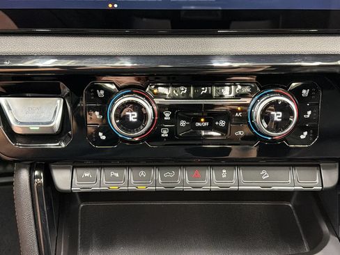 Used 2025 GMC Sierra 1500 AT4 w/ AT4 Premium Package AWD/4WD image 25