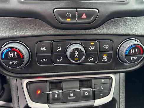 Used 2022 GMC Terrain SLE w/ Driver Convenience Package image 29