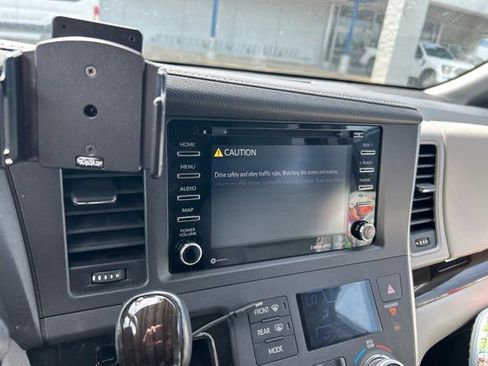 Used 2020 Toyota Sienna XLE w/ XLE Navigation Package AWD/4WD image 6