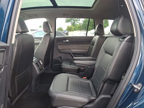 Used 2023 Volkswagen Atlas SE w/ Panoramic Sunroof Package AWD/4WD image 11