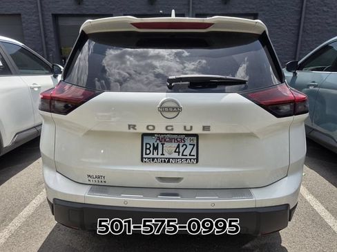 Used 2026 Nissan Rogue SV FWD image 3