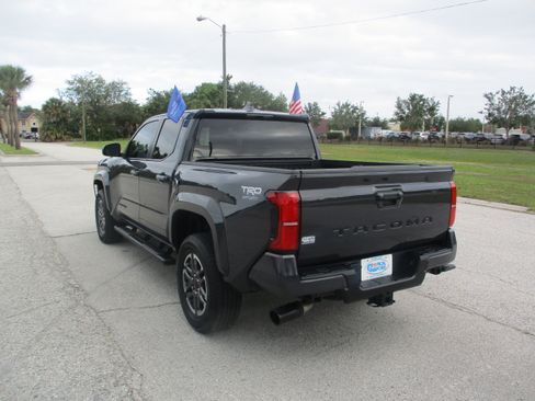 Used 2024 Toyota Tacoma TRD Sport RWD image 5