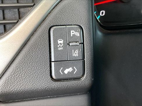 Used 2015 Chevrolet Suburban LTZ RWD image 22