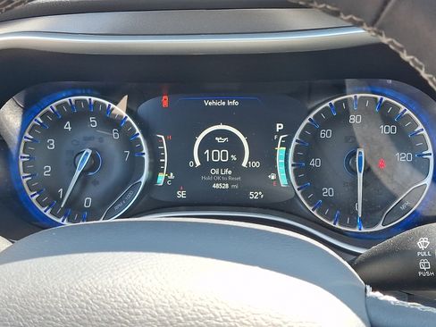 Used 2024 Chrysler Pacifica Touring-L FWD image 24