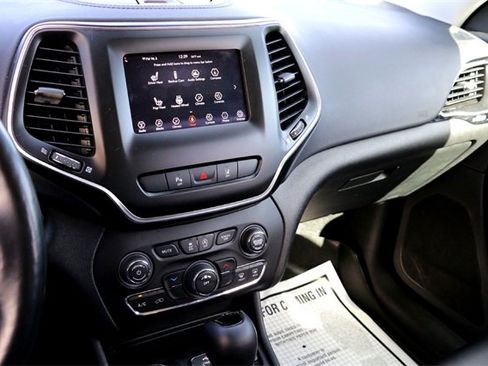 Used 2021 Jeep Cherokee Latitude Plus image 16