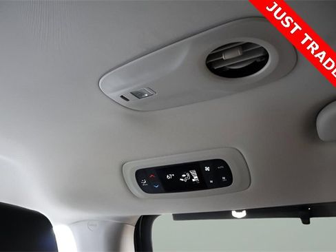 Used 2024 Chrysler Pacifica Touring-L image 29