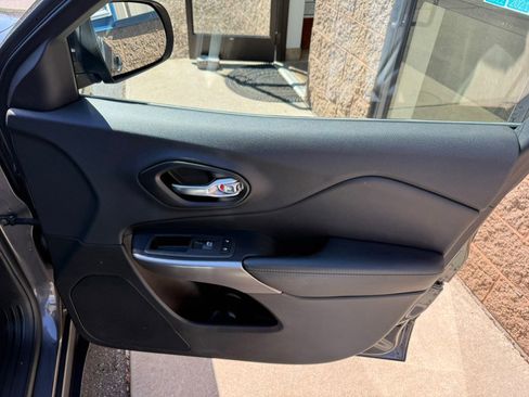 Used 2022 Jeep Cherokee Limited w/ Mopar Interior Package image 29