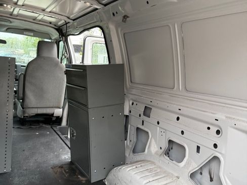 Used 2010 Ford E-250 and Econoline 250 RWD image 16