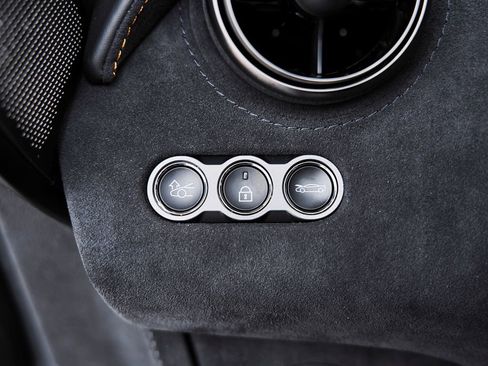 Used 2024 McLaren 750S image 46