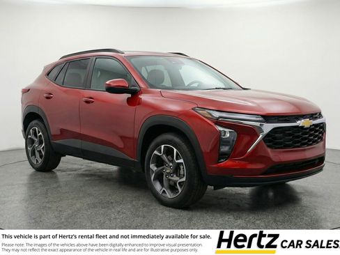 Used 2025 Chevrolet Trax LT FWD image 1