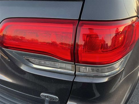 Used 2015 Jeep Grand Cherokee Overland w/ Advanced Technology Group image 16