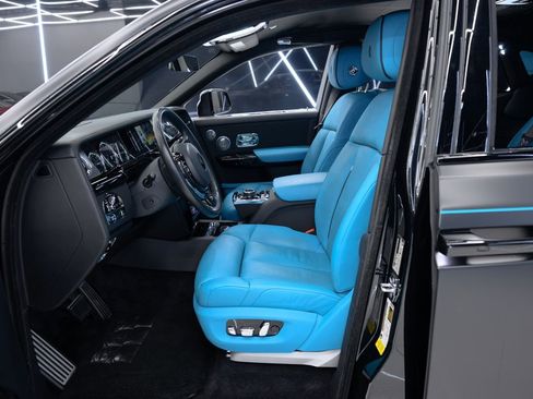 Used 2023 Rolls-Royce Phantom Sedan RWD image 32
