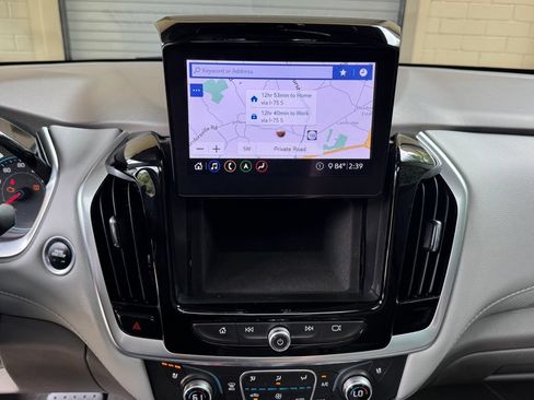 Used 2020 Chevrolet Traverse Premier FWD image 19