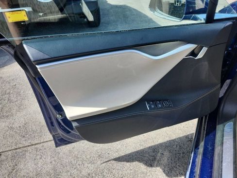 Used 2017 Tesla Model S 60 image 10