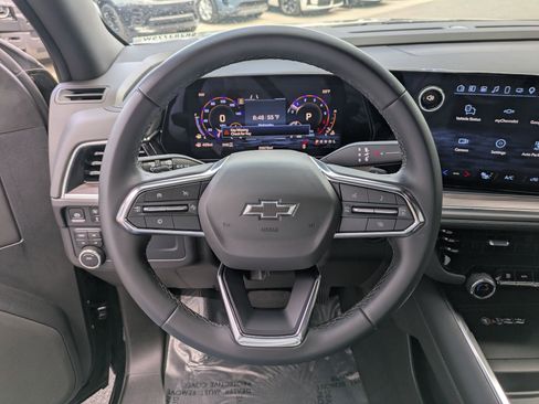 Used 2025 Chevrolet Suburban Z71 AWD/4WD image 16