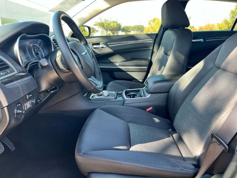 Used 2021 Chrysler 300 Touring w/ Driver Convenience Group image 14