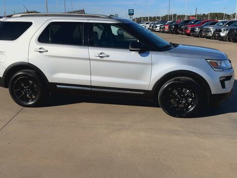 Used 2018 Ford Explorer XLT w/ Equipment Group 202A image 2