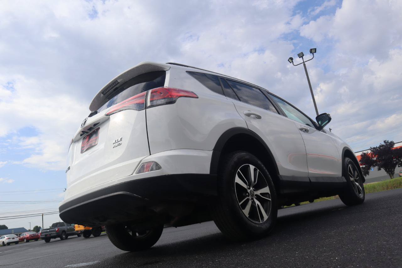 Used 2017 Toyota RAV4 XLE AWD/4WD image 21