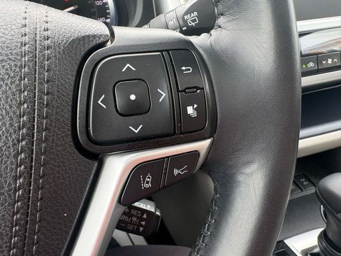 Used 2019 Toyota Highlander Limited AWD/4WD image 16