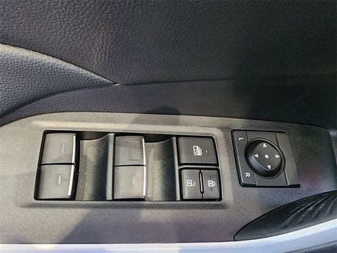Used 2023 Toyota RAV4 XLE Premium image 15