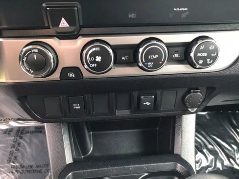 Used 2020 Toyota Tacoma SR w/ SX Package AWD/4WD image 24
