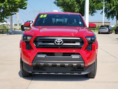 Certified 2025 Toyota Tacoma SR5 w/ SR5 Upgrade Package AWD/4WD image 2