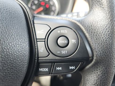 Used 2019 Toyota RAV4 LE FWD image 31