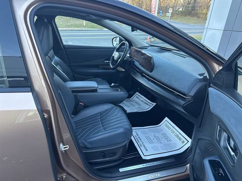 Used 2023 Nissan Ariya image 10