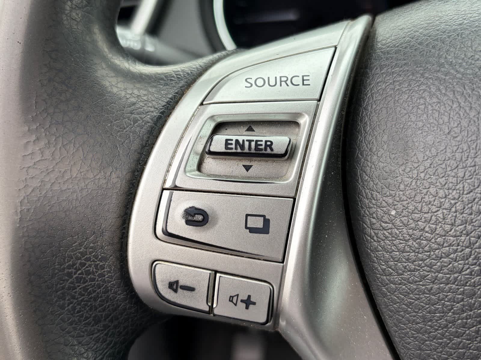 Used 2014 Nissan Rogue SV AWD/4WD image 12