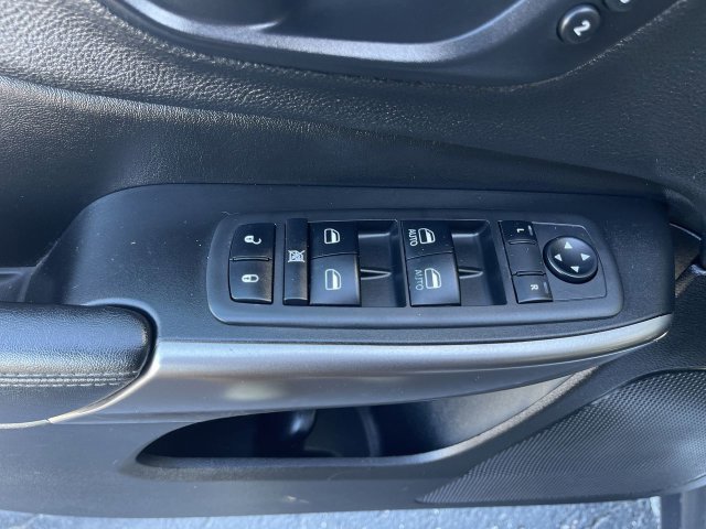Used 2019 Jeep Cherokee Limited AWD/4WD image 24