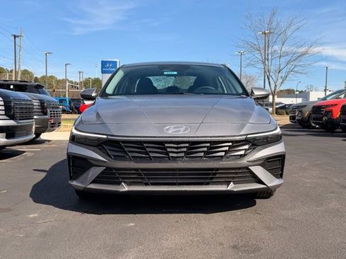 New 2026 Hyundai Elantra SE image 2