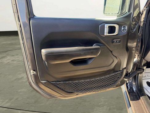 Used 2019 Jeep Wrangler Unlimited Rubicon w/ Cold Weather Group image 11