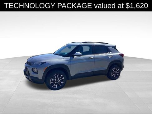 Used 2023 Chevrolet TrailBlazer ACTIV w/ Technology Package AWD/4WD image 3
