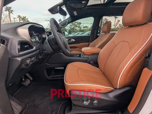 New 2026 Chrysler Pacifica Pinnacle w/ Trailer Tow Group AWD/4WD image 25
