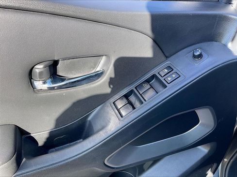 Used 2024 Nissan Frontier SV image 35