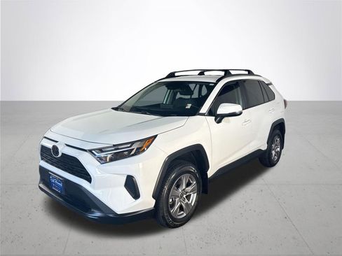 Used 2022 Toyota RAV4 XLE image 2