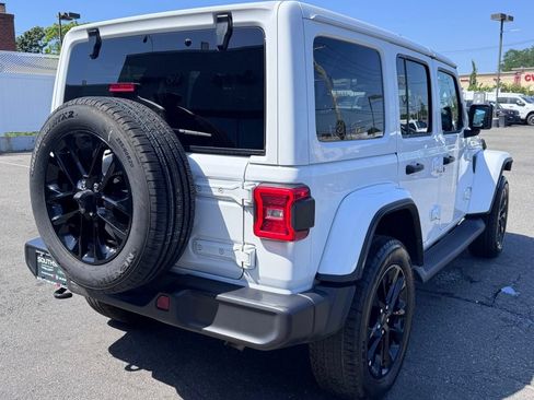 Used 2025 Jeep Wrangler Unlimited Sahara AWD/4WD image 7