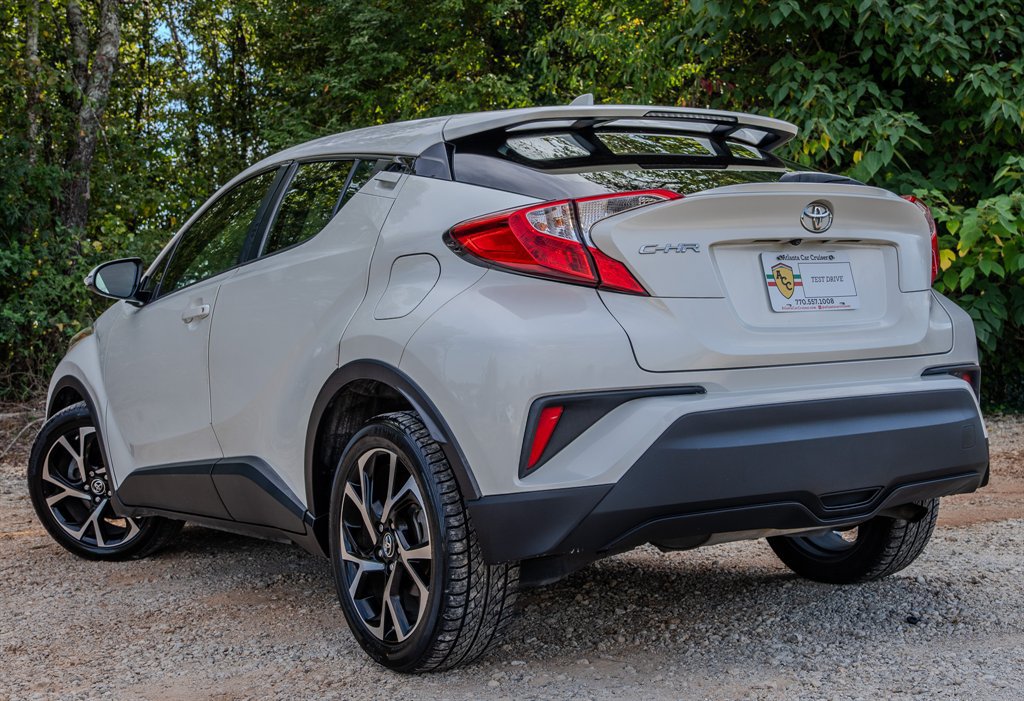 Used 2018 Toyota C-HR XLE FWD image 3