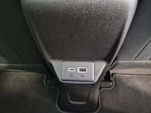 Used 2023 Chevrolet Bolt EUV LT w/ Comfort Package FWD image 18