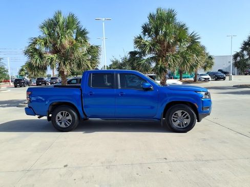 Used 2025 Nissan Frontier SV RWD image 6