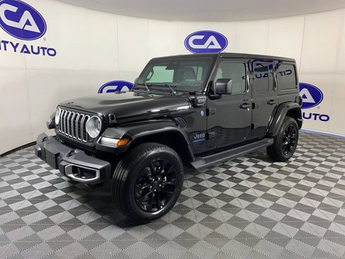 Used 2025 Jeep Wrangler Unlimited Sahara AWD/4WD image 7