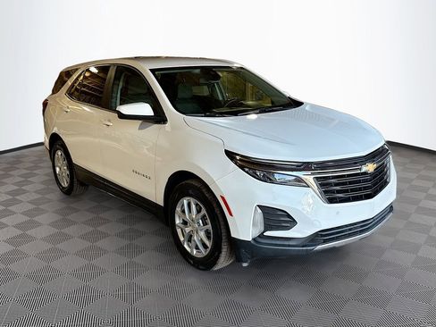 Used 2022 Chevrolet Equinox LT w/ Driver Convenience Package FWD image 4