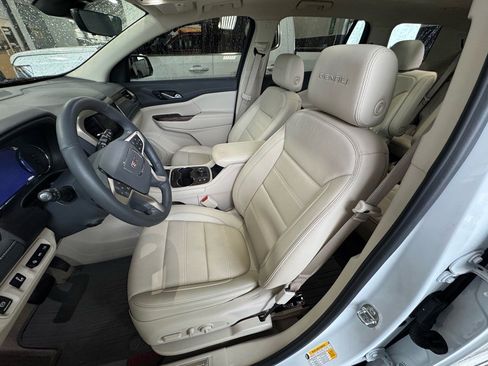 Used 2023 GMC Acadia Denali w/ Denali Technology Package image 21